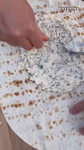 ЛАВАШ С СЫРОМ И ЗЕЛЕНЬЮ НА РЕШЕТКЕ🔥