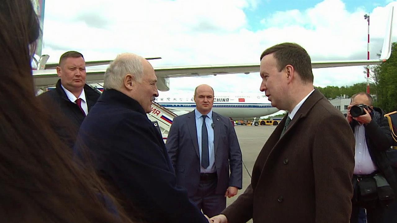 Зарубежные лидеры прибывают в Москву для участия в торжествах 9 мая