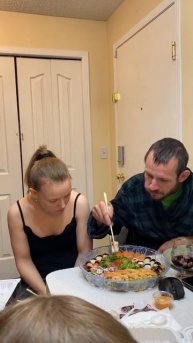 Умеете вы есть суши палочками или вы такие же как я?!