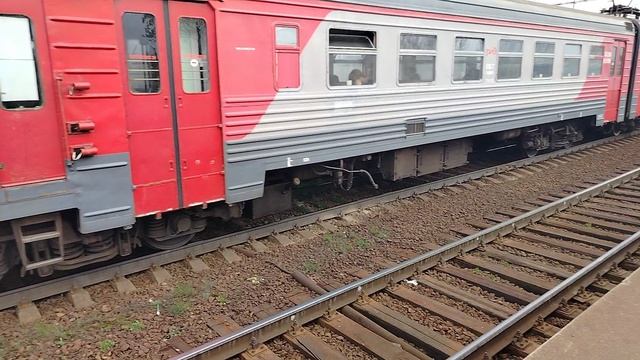 Электропоезд ЭТ2М-051 Сообщением С.Петербург-Сиверская Отправляется с платформы Ленинский Проспект