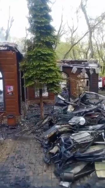 08-05-2025.Всё что осталось после пожара в кафе "Софора"в парке станицы Отрадная,Краснодарский край.