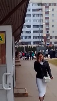 Кто куда, а я трудиться! Иди, иди, доченька...мой посуду!