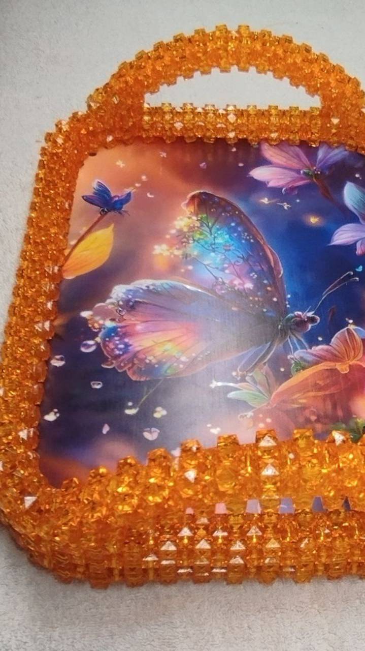 поднос из квадратных бусин