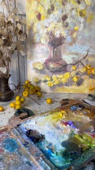 Японская айва и лунник на нежной картине. #живопись #ис