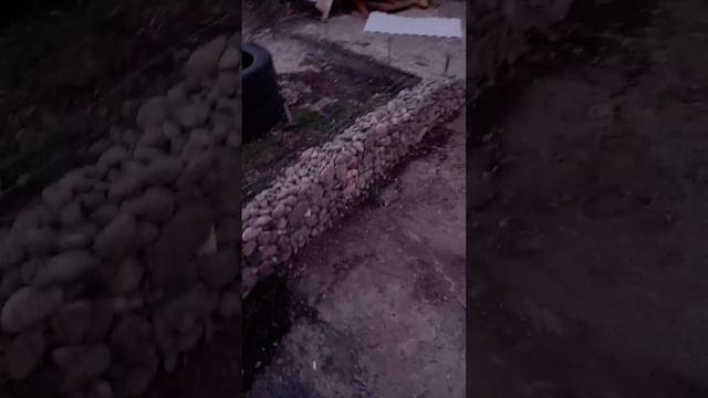 Собираем клумбу габион, клумба из камня