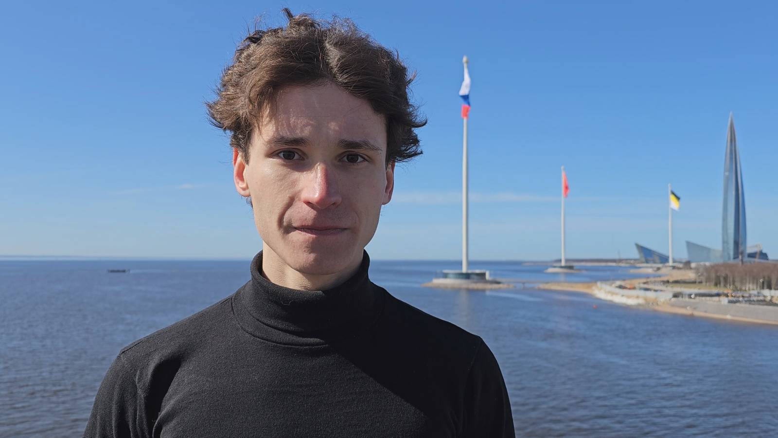 Стихотворение "Салют над Ленинградом". Автор - Воронов Юрий Петрович.