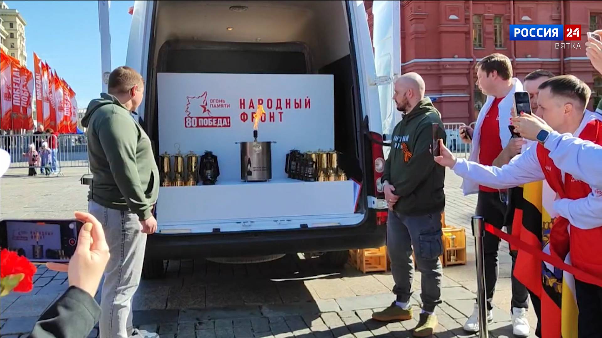 Участники международной акции «Огонь памяти» торжественно приняли в Кирове лампады