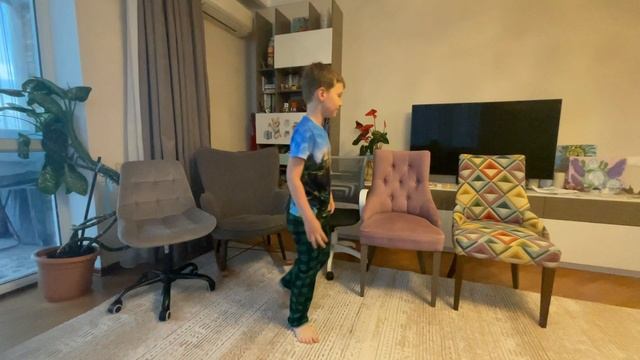 Стулья дизайна разных лет