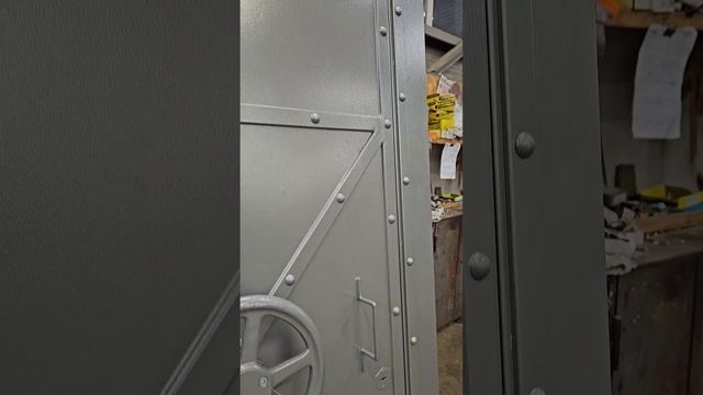 Металлическая входная дверь в частный дом стилизованная под старину индивидуального изготовления