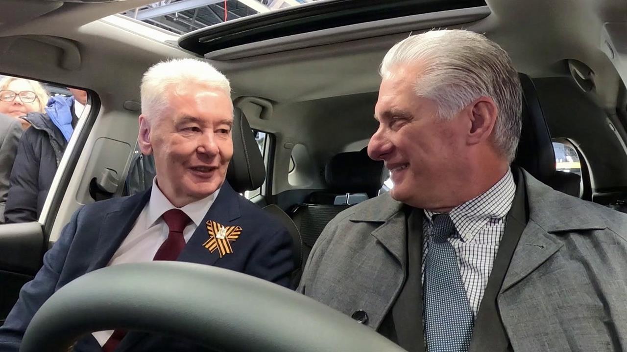 Глава Кубы и мэр столицы Сергей Собянин посетили автомобильный завод "Москвич"
