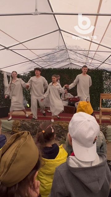 Майн 8-да Илалтын хүшөөгэй дэргэдэ “Фронтовой театр” гэһэн зохёохы түсэл үнгэрбэ