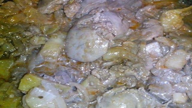 Печень с яблоком по-строгановски