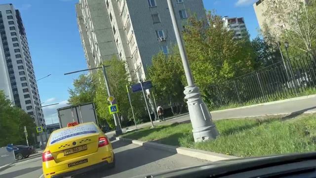 Крутим руль: 10 минут городской прогулки