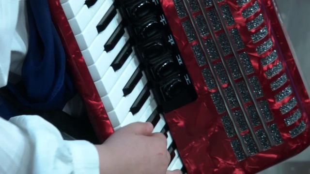 Музыка Великой Победы. песня "Синий платочек" исполняет ансамбль "Мюзик-трио".mp4