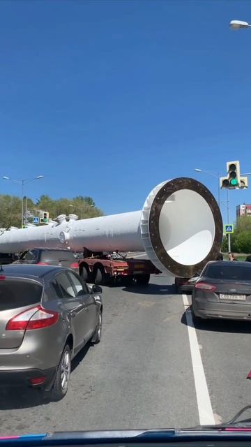 Гигантская труба раздавила легковушку в Самаре. После этого «пункт назначения» повторился.