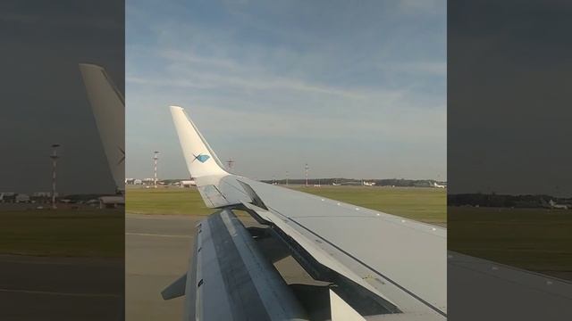 Посадка самолёта BOEING 737-800 авиакомпании Якутия в аэроп?
