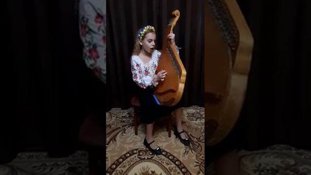Олександра Чугаєва, 4 клас. "Кептарик", сл.В.Ладижця; муз.А.Кос-Анатольського. Виконання на бандурі