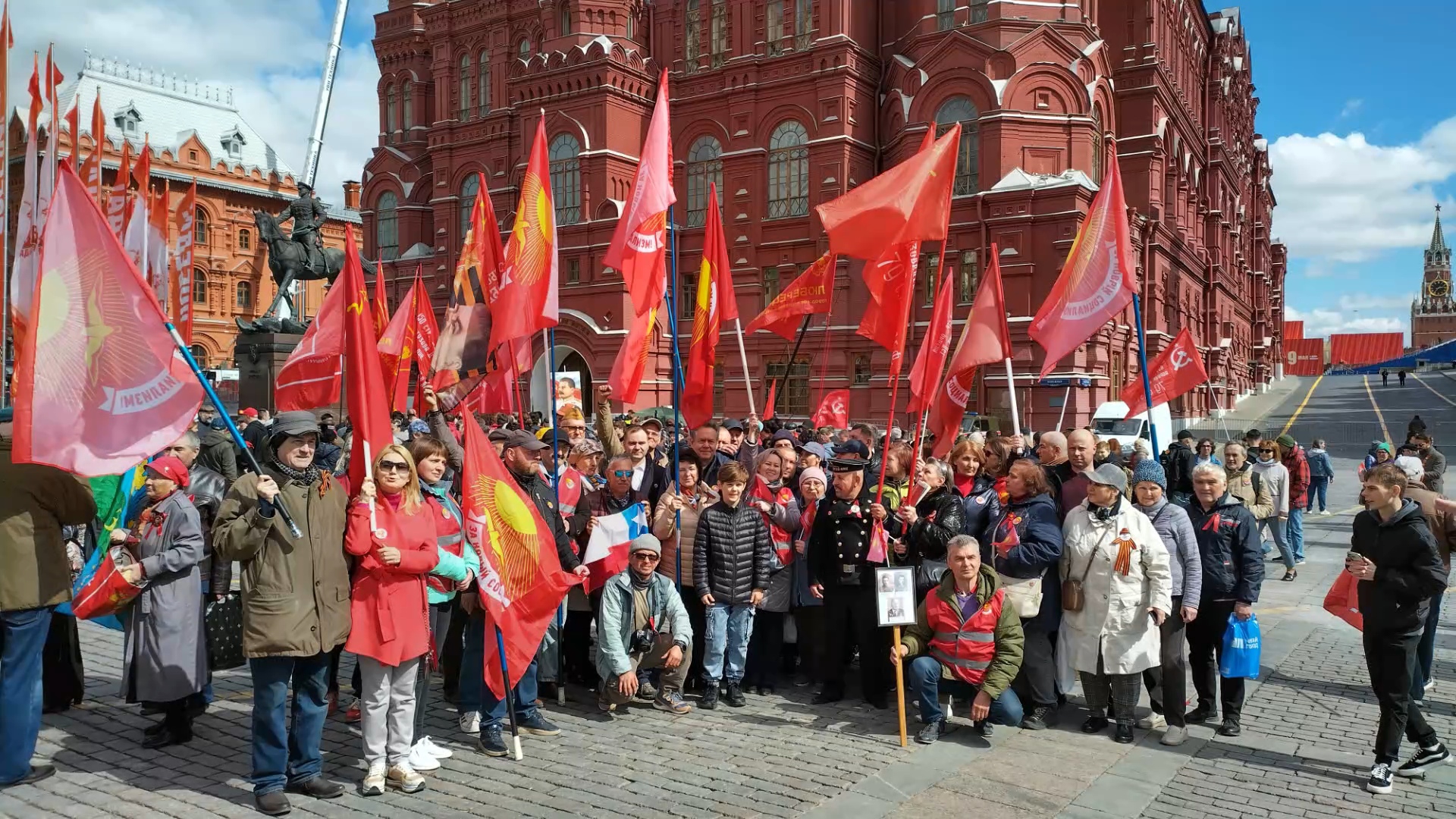Сегодня мы склоняем головы у могилы неизвестному солдату. Платошкин с Движением "За Новый Социализм"