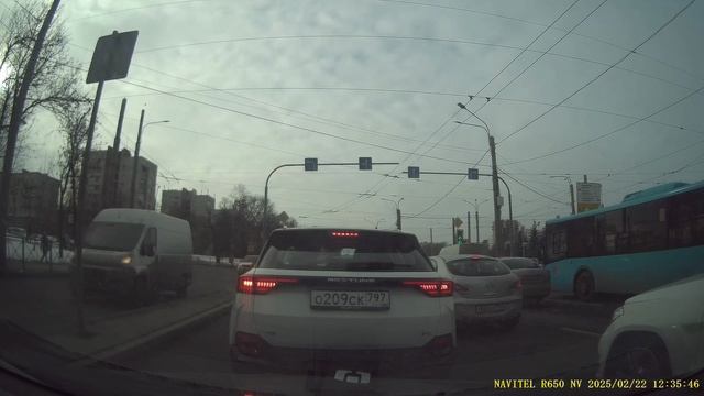 Ломанул на красный