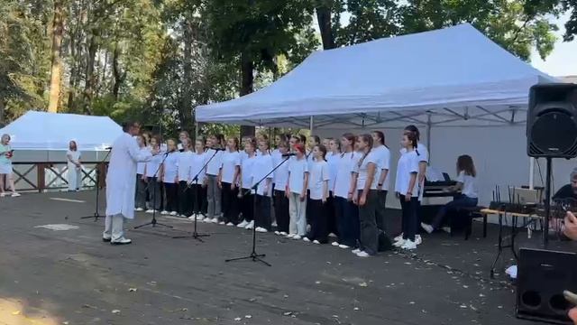 "Аист на крыше"