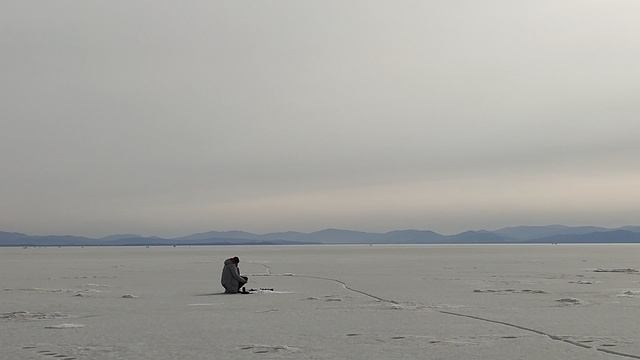 Зимняя рыбалка. Прекрасный день! Амурский залив. Японское море.
