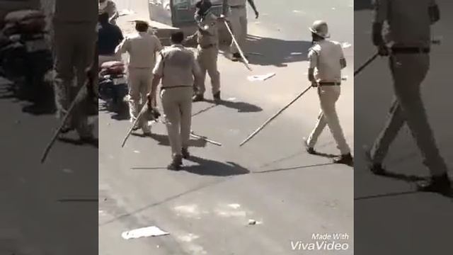 ПДД в Индии нельзя ездить по трое