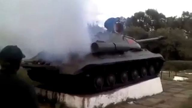 Он Вам не  Памятник ...