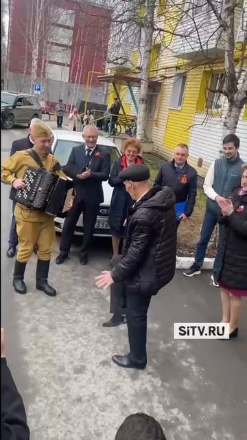 в Сургуте поздравили ветерана Великой Отечественной войны