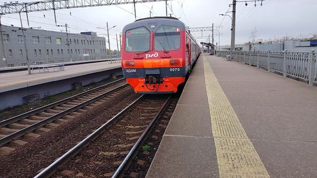 Электропоезд ЭД4М-0070 Сообщением Сиверская-Санкт-Петербург Прибывает на станцию ЛенинскийПроспект