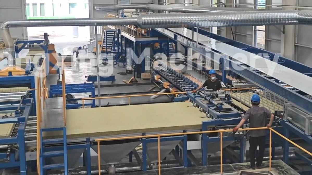 Станок для продольной резки минераловатных сэндвич-панелей