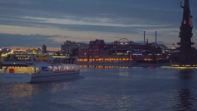4K.Moscow Walk - Memory Line： Moscow Lit 1,418 Candles in Memory of War Heroes.
