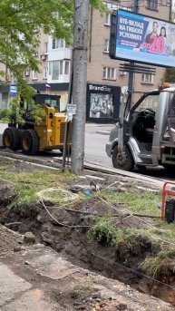 Даже в праздничные дни строители трудятся на Университетской