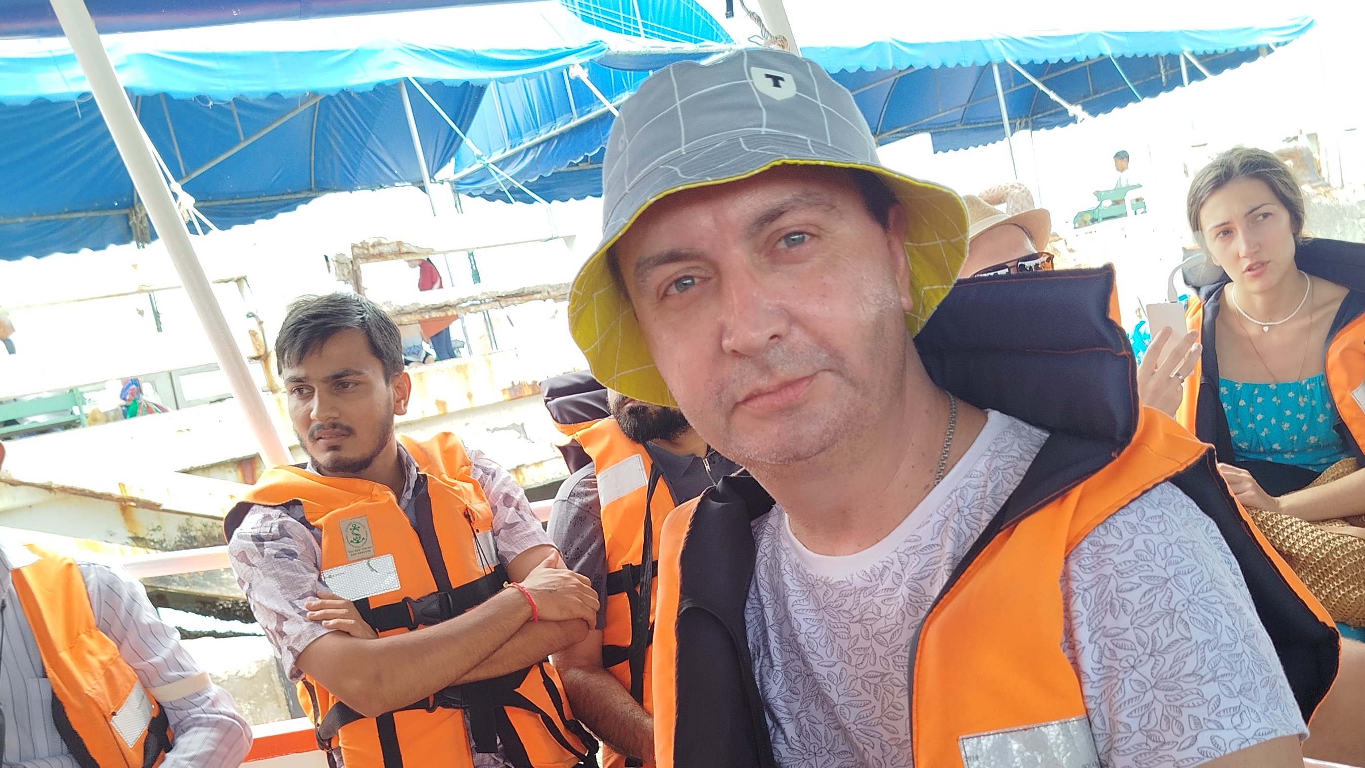 Паром на остров Ко Лан.