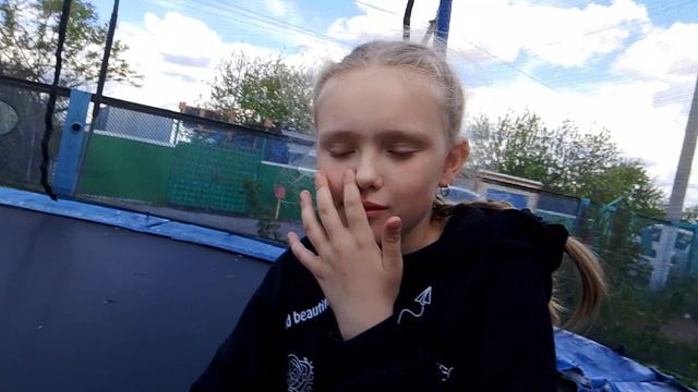 басики на батуте часть третья едим