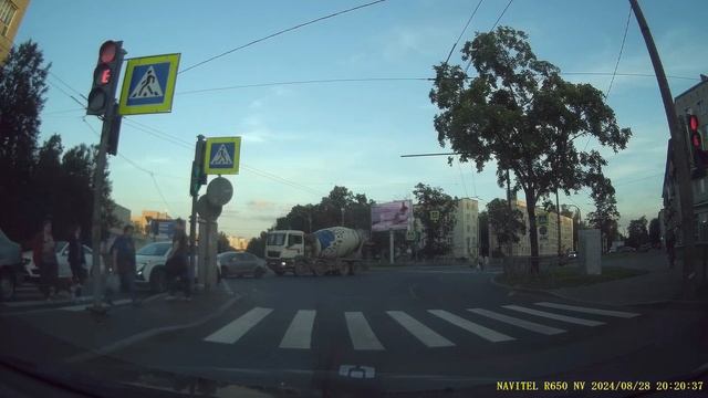 Миксер перекрыл дорогу