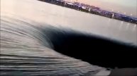 Вода из Волги уходит в воронку в Краснослободске