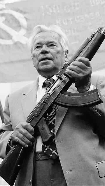 13 ноября 1947 года Михаил Калашников разработал автомат