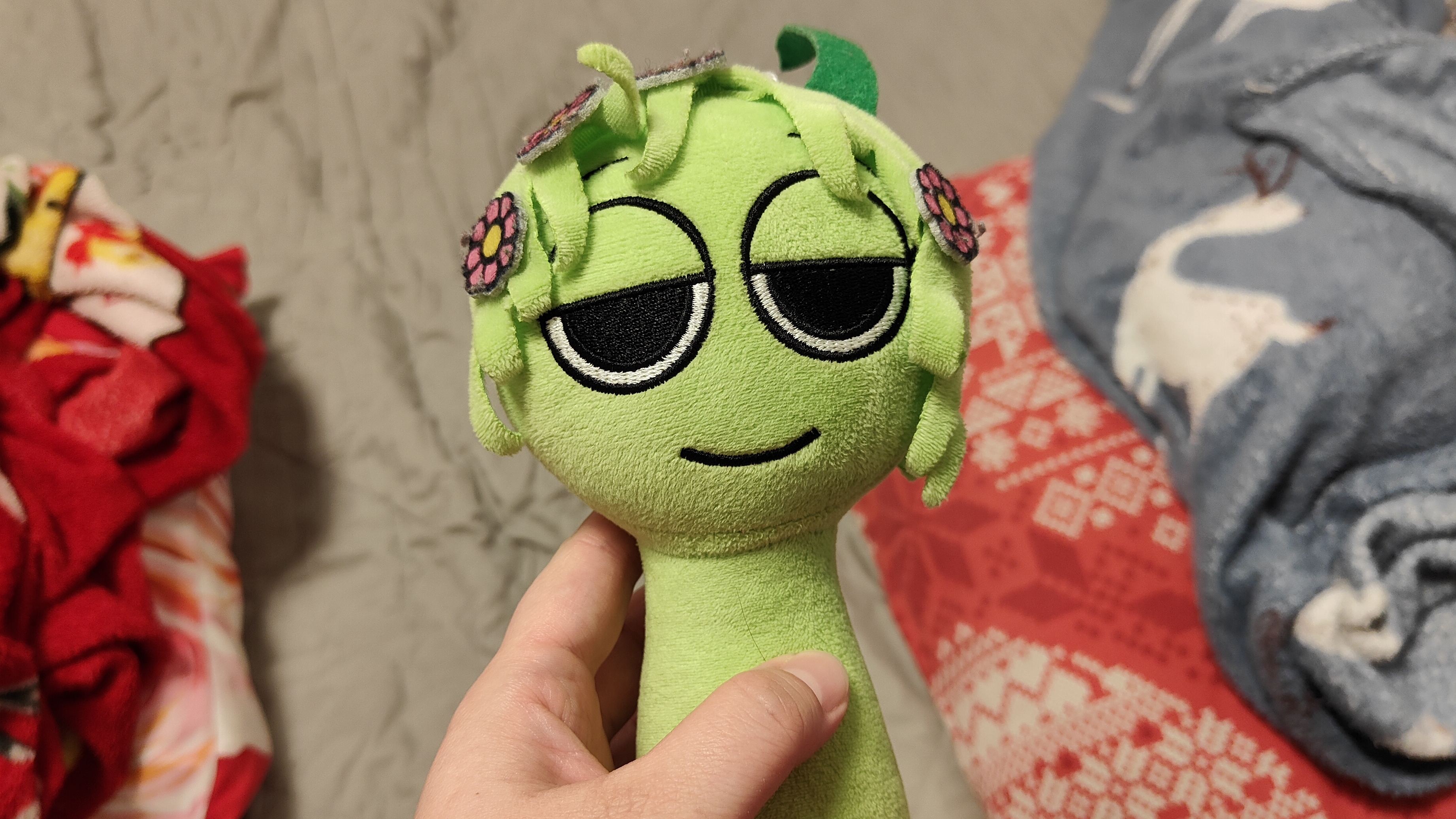 играем в мягкую игрушку спрунки
