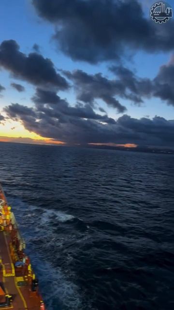 😍🌅 Невероятно красивый закат во время морского «путешествия»