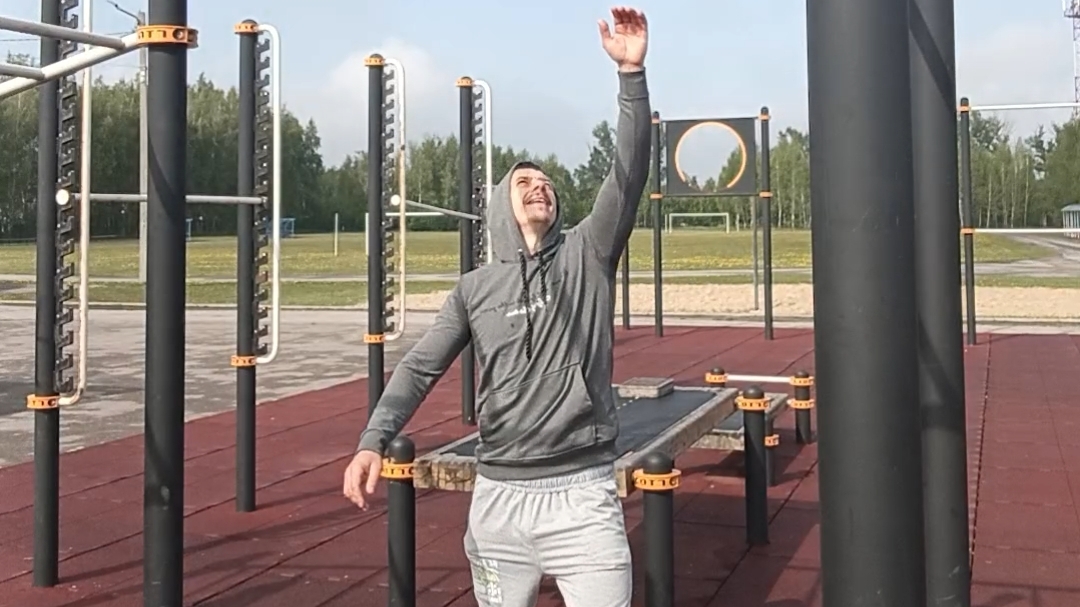 Челлендж Семенихина💪подтягивания👊пытаюсь выполнить