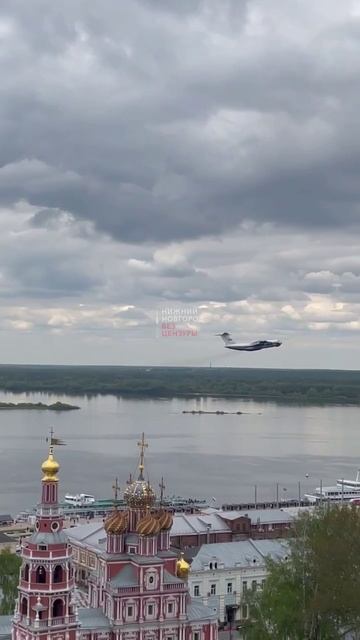 Пилоты выёживаются над Нижним Новгородом