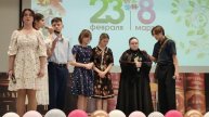 Русская женщина ждала сына домой. Сороковые боевые.