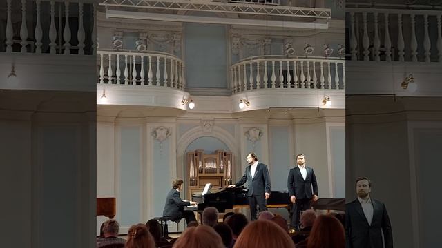Василий Соловьёв-Седой Вечер на рейде  сл.А.Чуркина
исп. Дмитрий Чернов Олег Куликов