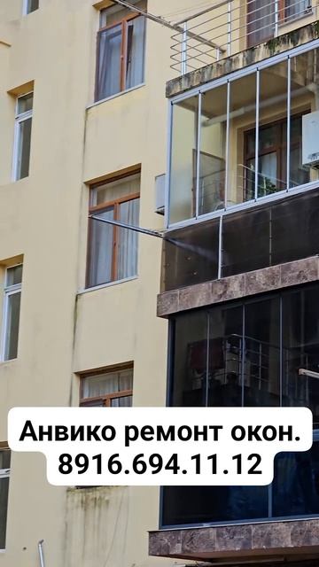 Дом с отливами  и без отливов. Всем разница.