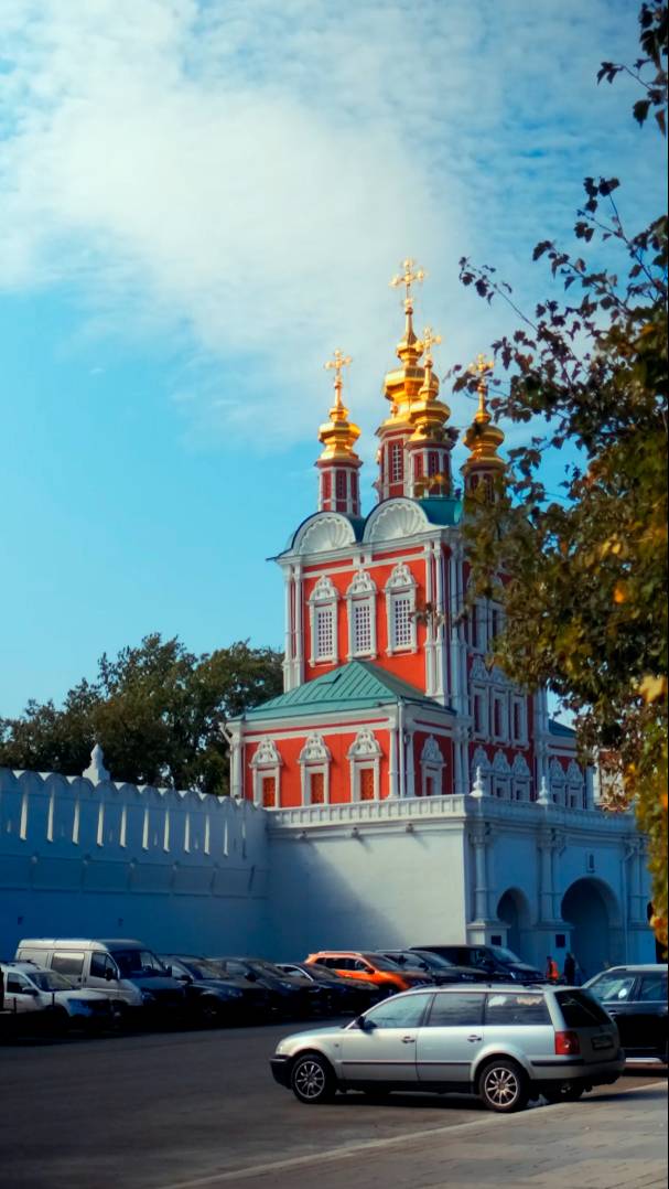 Солнечный день. Новодевичий Богородице-Смоленский женский монастырь.