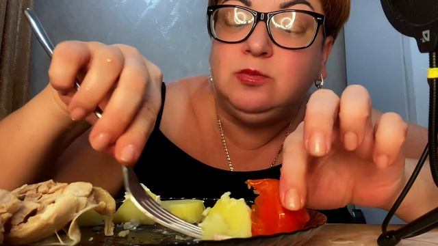 ДОЧКА УЖЕ ПЕРЕЖИВАЕТ🤷♂️МАМУ ТЯНЕТ НА СОЛЕНЕНЬКОЕ🤣/ХОЧУ СОЛЕНОЙ ПОМИДОРЫ И КУРОЧКИ/МУКБАНГ/еда