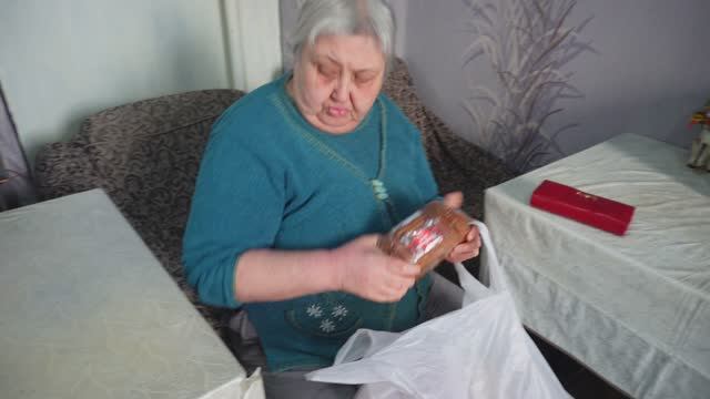 Чиню бытовую технику Кушаю бутерброды на кухне ПОДВАЛ ИЛЬИЧА Покупка продуктов на пенсию мамы