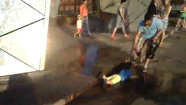 отжиг на"Омском Арбате"(бабка с татухой жжёт) 20.06.15