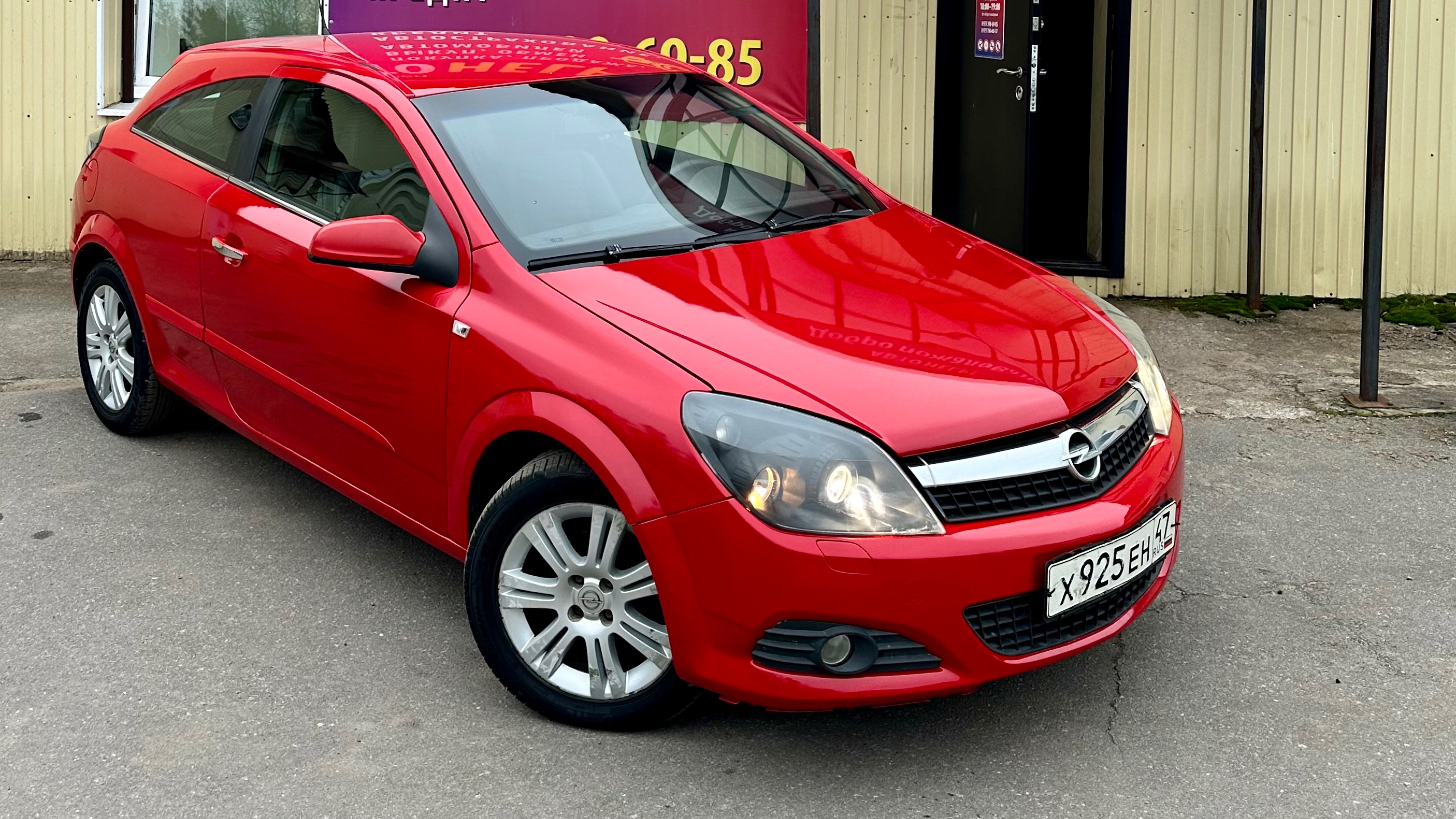 Opel Astra H Red