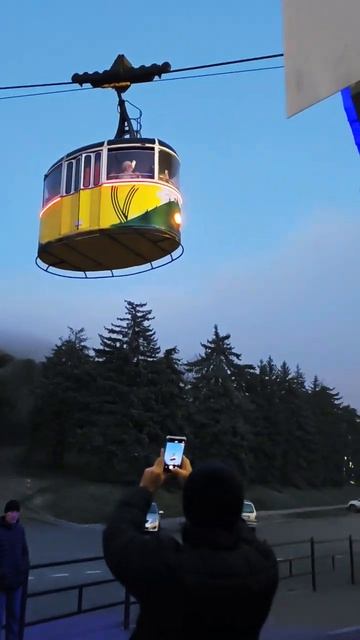 Снимаем человека снимающего канатную дорогу в Пятиго?